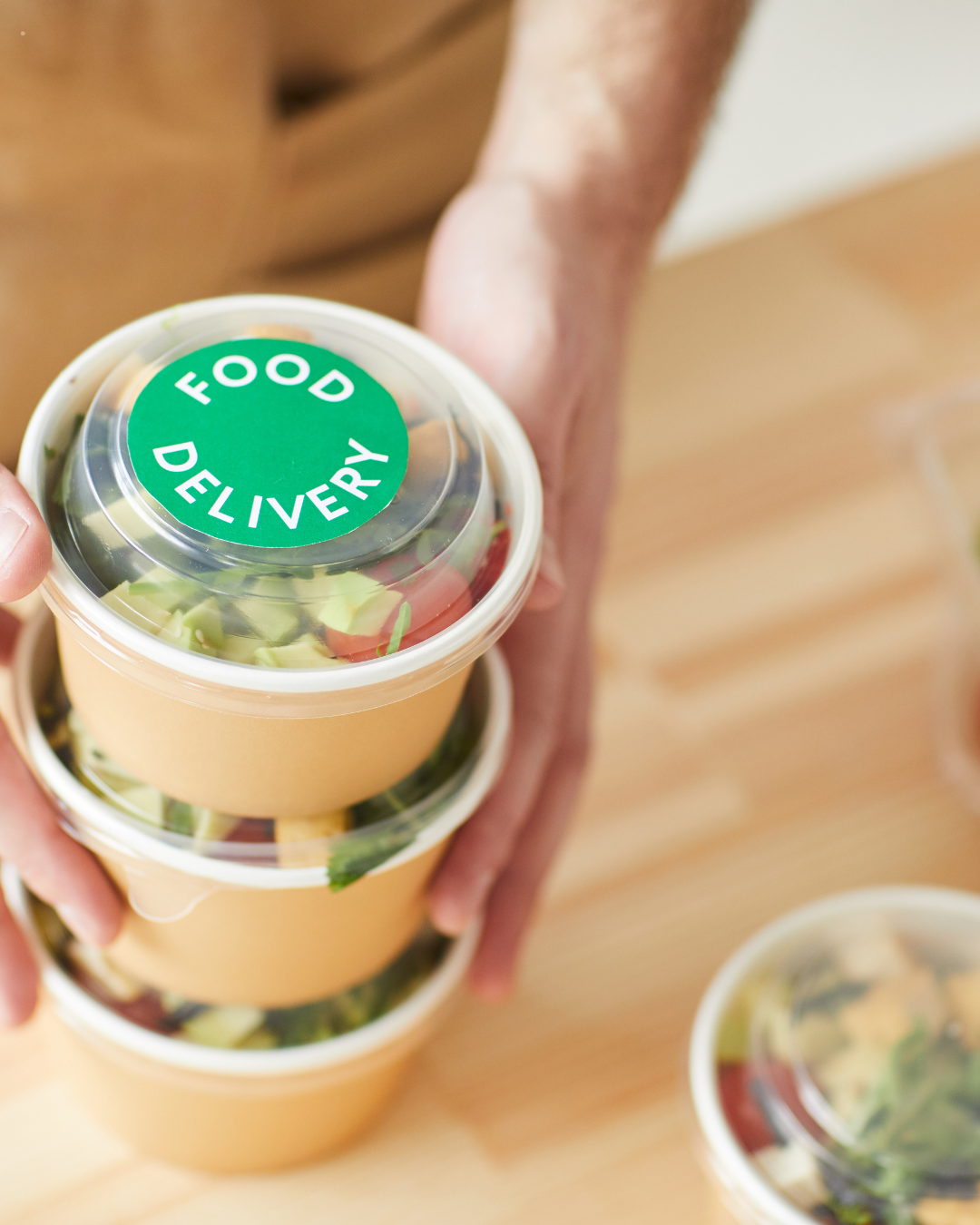 Food delivery on the way · 配送送餐